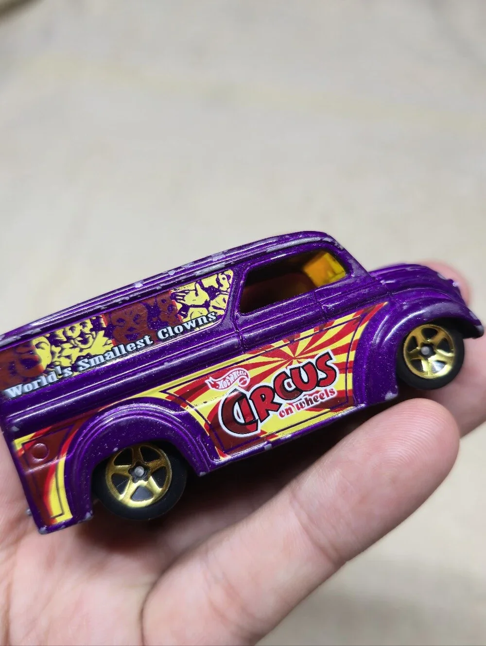 1997 Hot Wheels Dairy Delivery Purple Truck Circus On Wheels Series #028 Clowns